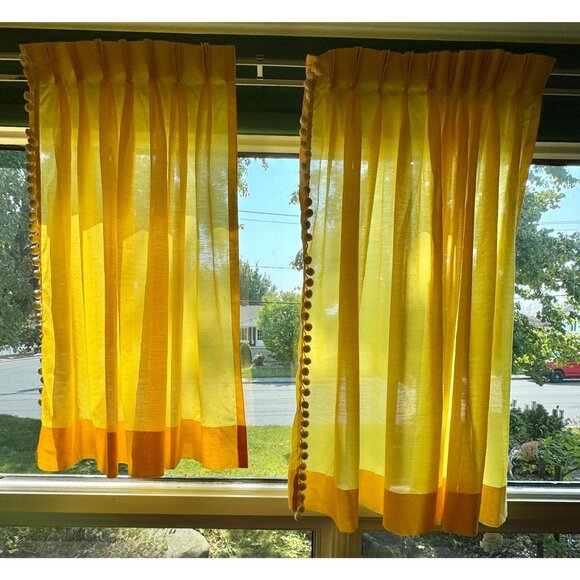Vintage 1970s curtain, bright yellow pompoms, kitsch decor, pleated, per panel - Picture 2 of 10